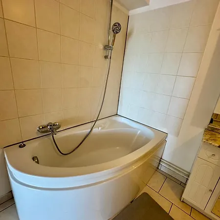 La Terrasse Vue Etangs, Babyfoot, Jeux De Societe By Bookingfute