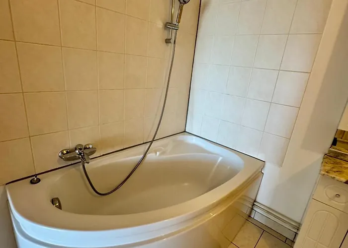 La Terrasse Vue Etangs, Babyfoot, Jeux De Societe By Bookingfute